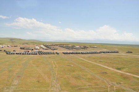 Sərhəd qoşunları düşmən hücumunun qarşısını almağı öyrənir