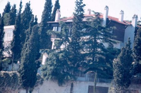 Türk dünyasının sultanı borca görə sarayını satdı