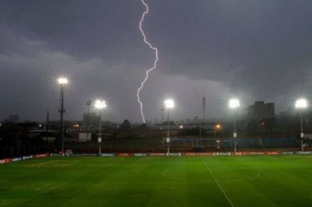 Almaniyada futbol meydançasına ildırım düşməsi nəticəsində azı 35 nəfər xəsarət alıb