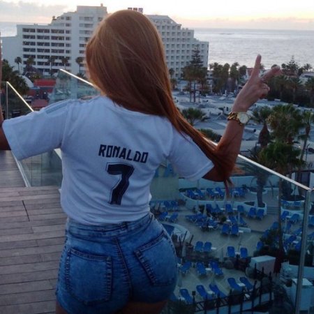İrisinəli model "Real Madrid" üçün soyundu
