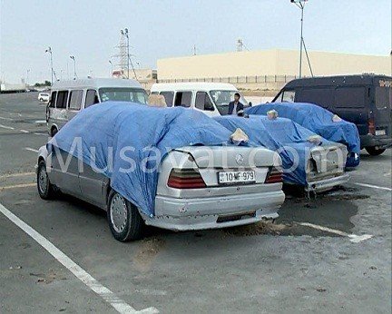 Sərxoş sürücünün yandırdığı maşınların fotoları