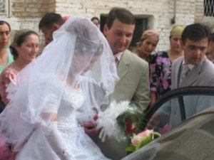 347 azərbaycanlı qız əcnəbi kişiyə ərə gedib