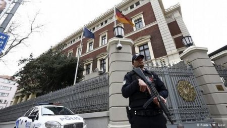 İstanbulda Almaniyanın baş konsulluğu polis tərəfindən mühasirəyə alındı