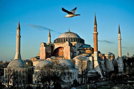 Yunanıstan “Aya Sofya”da Quranın oxunmasından narazıdır