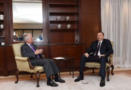 İlham Əliyev Berlində danışıqlarda