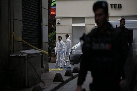 İstanbulda avtobus dayanacağında partlayış baş verib