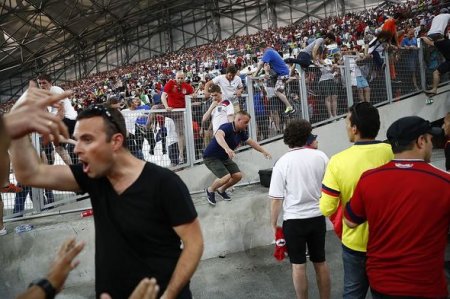 Rusiya və İngiltərə azarkeşləri arasında toqquşma
