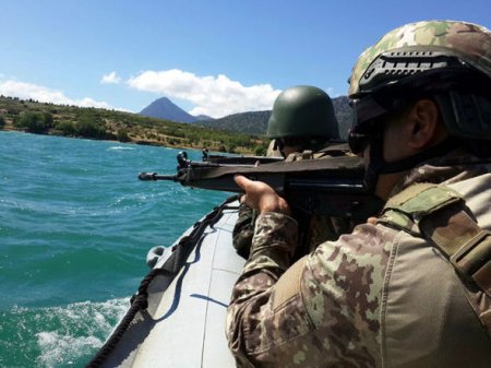 Türkiyədə təlimlər: Xüsusi təyinatlılarımız hava limanını azad etdilər
