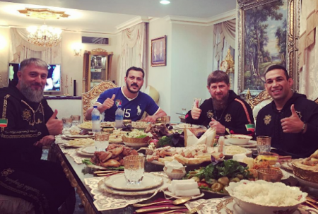 Məşhur idmançımız Ramzan Kadırovla iftarda