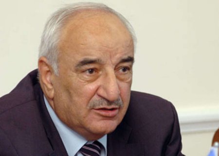 Abid Şərifov: Fikir verin, bu gün dünya dağılır