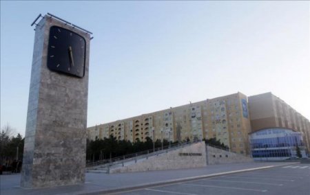 Sumqayıtda Heydər parkın əsas girişində olan abidələr söküldü