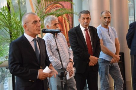 “Rənglər, duyğular, düşüncələr” sərgisi və “Qohumlar” tamaşasının premyerası təqdim olundu