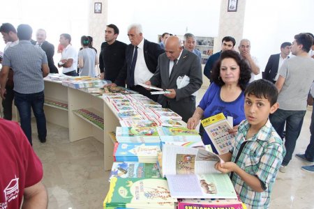 Azərbaycanın ən böyük kitab mağazası Gəncədə fəaliyyətə başladı