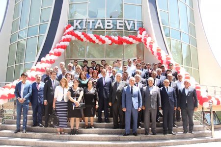 Azərbaycanın ən böyük kitab mağazası Gəncədə fəaliyyətə başladı