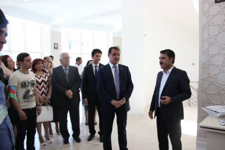 Azərbaycanın ən böyük kitab mağazası Gəncədə fəaliyyətə başladı