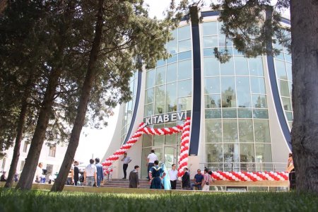 Azərbaycanın ən böyük kitab mağazası Gəncədə fəaliyyətə başladı