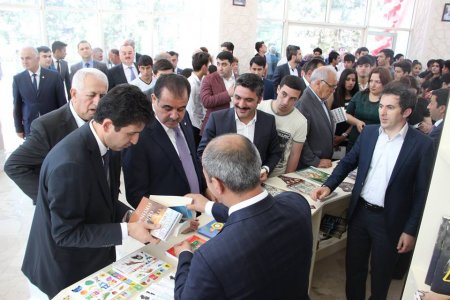 Azərbaycanın ən böyük kitab mağazası Gəncədə fəaliyyətə başladı
