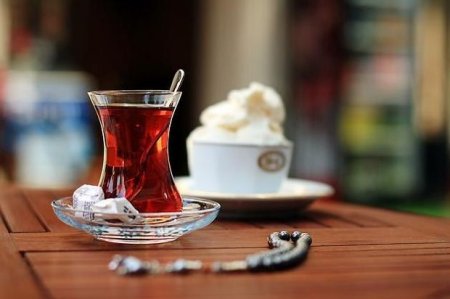 ÜST: Qaynar çay xərçəngə səbəb ola bilər