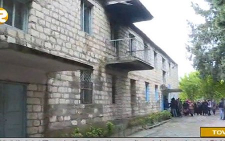 Tovuzda orta məktəb təhlükəli vəziyyətə düşüb