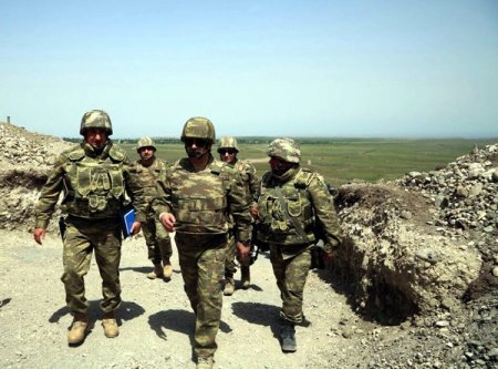 Azərbaycan ordusu yeni və dağıdıcı hücum taktikasını məşq edir