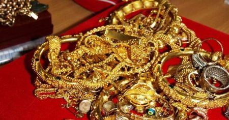 Bakıda mənzildən 25 min manatlıq qızıl apardılar