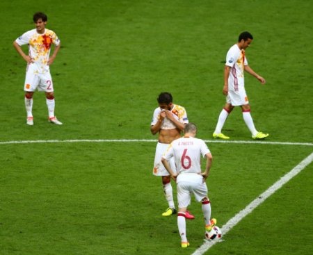 AÇ-2016: İslandiya və İtaliya 1/4 finalda!