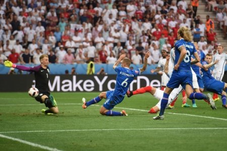 AÇ-2016: İslandiya və İtaliya 1/4 finalda!