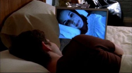 Virtual sevgililərin borc qalmaqalı: “skype”da soyunmağımı istədi, nömrəmi dəyişdim