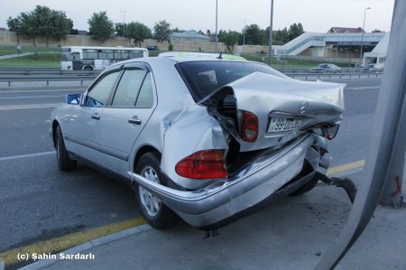 Bakıda iki «Mercedes» sürət həddinin qurbanı oldu