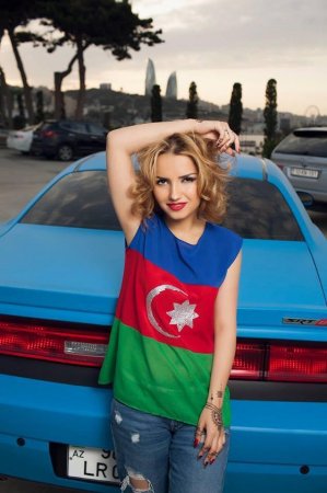 Azərbaycanlı aktrisa: "Bu fotosessiya ilə vətənpərvərliyimi göstərmək istəyirəm"