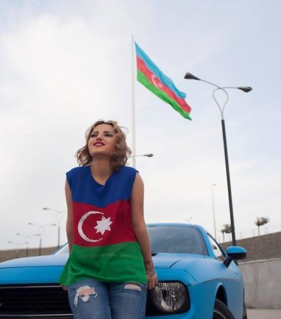 Azərbaycanlı aktrisa: "Bu fotosessiya ilə vətənpərvərliyimi göstərmək istəyirəm"