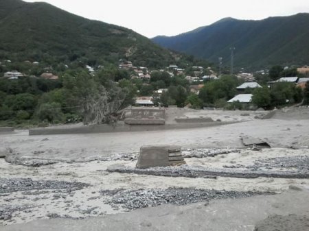 Şəkidə onlarla turist köməksiz vəziyyətdə qalıb