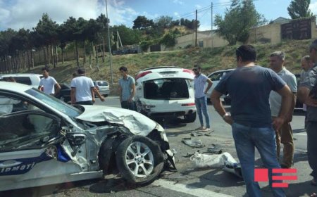 Bakıda DYP avtomobili minik avtomobili ilə toqquşub