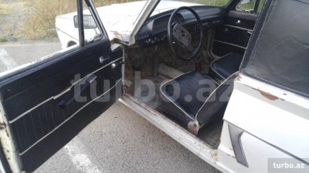 Brejnevin razılığı ilə buraxılan avtomobil 100 minə satılır
