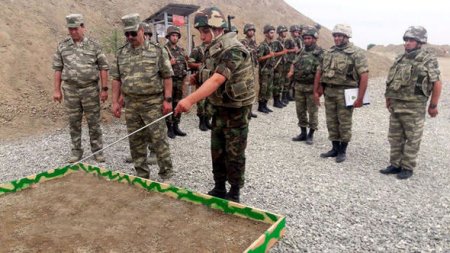 Zakir Həsənov bayramı əsgərlər ilə birlikdə keçirdi