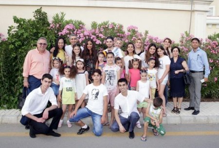 Leyla Əliyeva uşaq evlərinin sakinləri ilə görüşüb