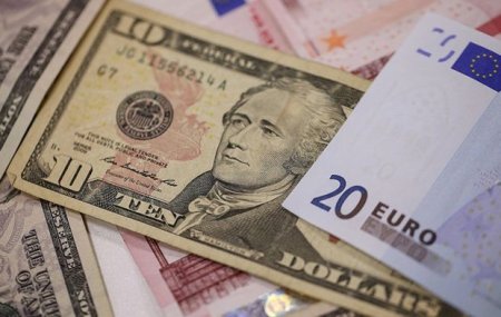 Manat ucuzlaşır