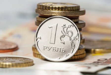 Manat rubla nisbətən ucuzlaşıb