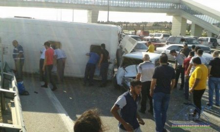 ﻿   Bakıda dəhşətli avtobus qəzası: 21 nəfər yaralanıb