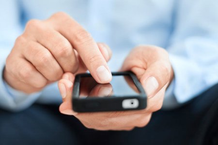 “McDonalds”da 20 yaşlı oğlanın telefonunu oğurladılar