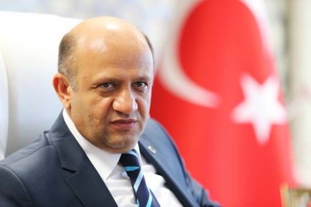 Türkiyə müdafiə nazirinin şəxsi köməkçisi saxlanıldı