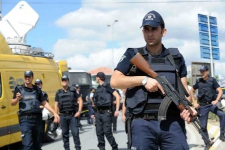 Ermənistanda növbədənkənar seçkilərin keçirilməsi tələb edilib