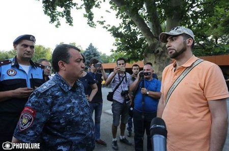 Yerevanın mərkəzində polis zorakılığı