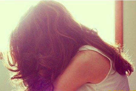 Azərbaycanda ana olan məktəbli qızlar