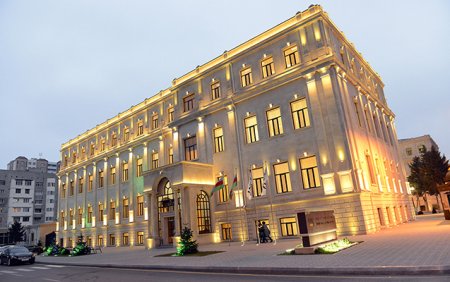 Qafqaz universiteti Neft Məktəbinin idarəçiliyinə verildi