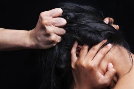 Bakıda qadını borca görə vəhşicəsinə döydülər
