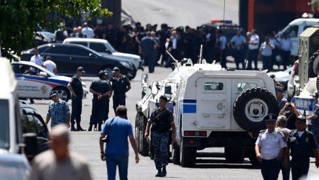 Yerevanda küçə döyüşləri