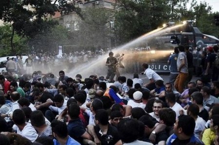 Yerevanda keçirilən aksiya dağıdılıb: 51 nəfər yaralanıb