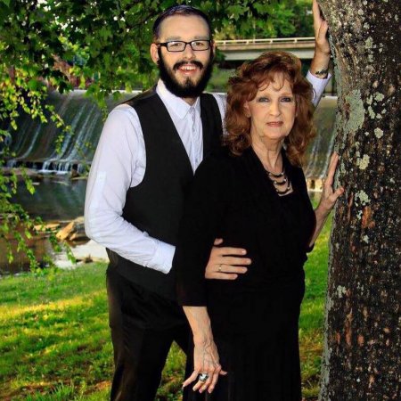 17 yaşlı oğlan 71 yaşlı nənəylə evləndi