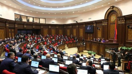 KİV: Ermənistan hökumətinin istefaya göndərilməsi məsələsi müzakirə edilir